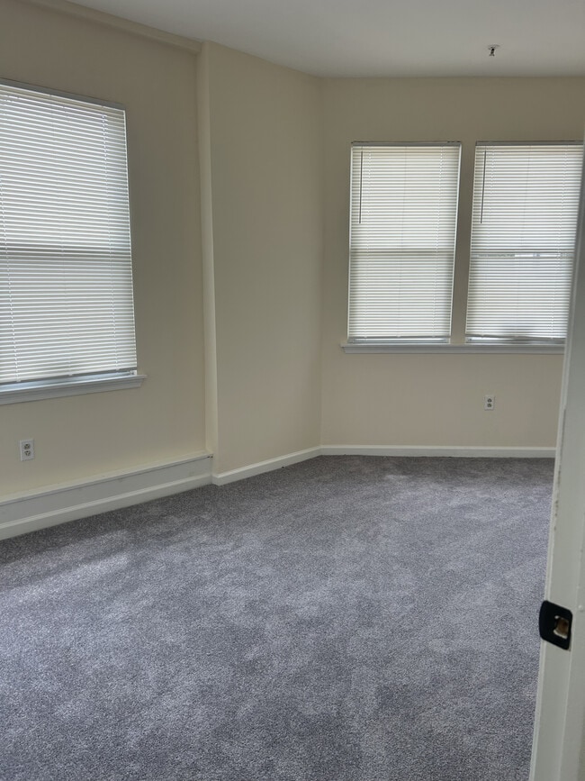 Courtyard Apartments in Wilmington, DE - Foto de edificio - Building Photo