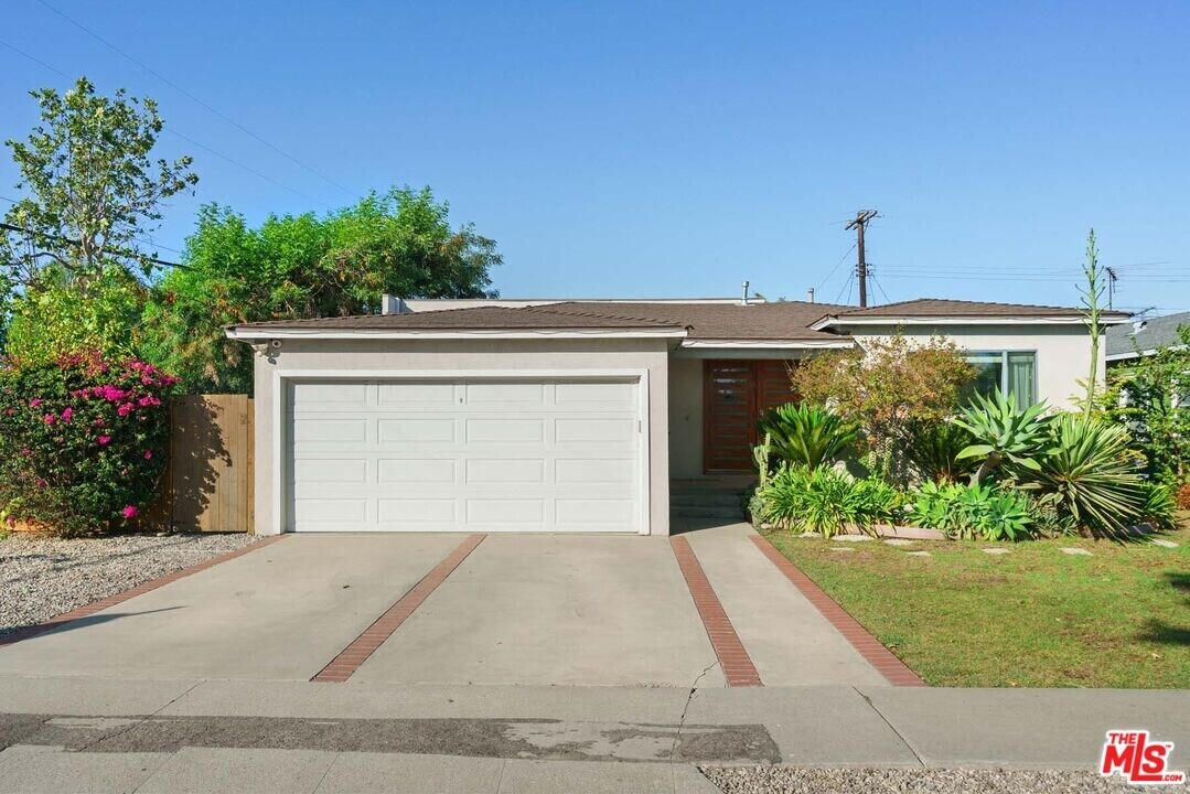 2700 Coolidge Ave in Los Angeles, CA - Building Photo