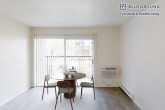 333 1st St in Seal Beach, CA - Building Photo - Building Photo