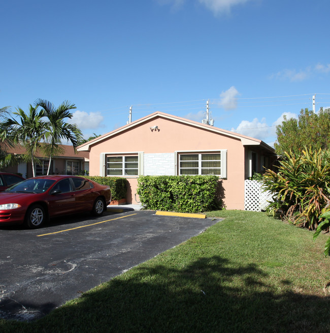 14300 SW 88th Ave in Miami, FL - Building Photo - Building Photo