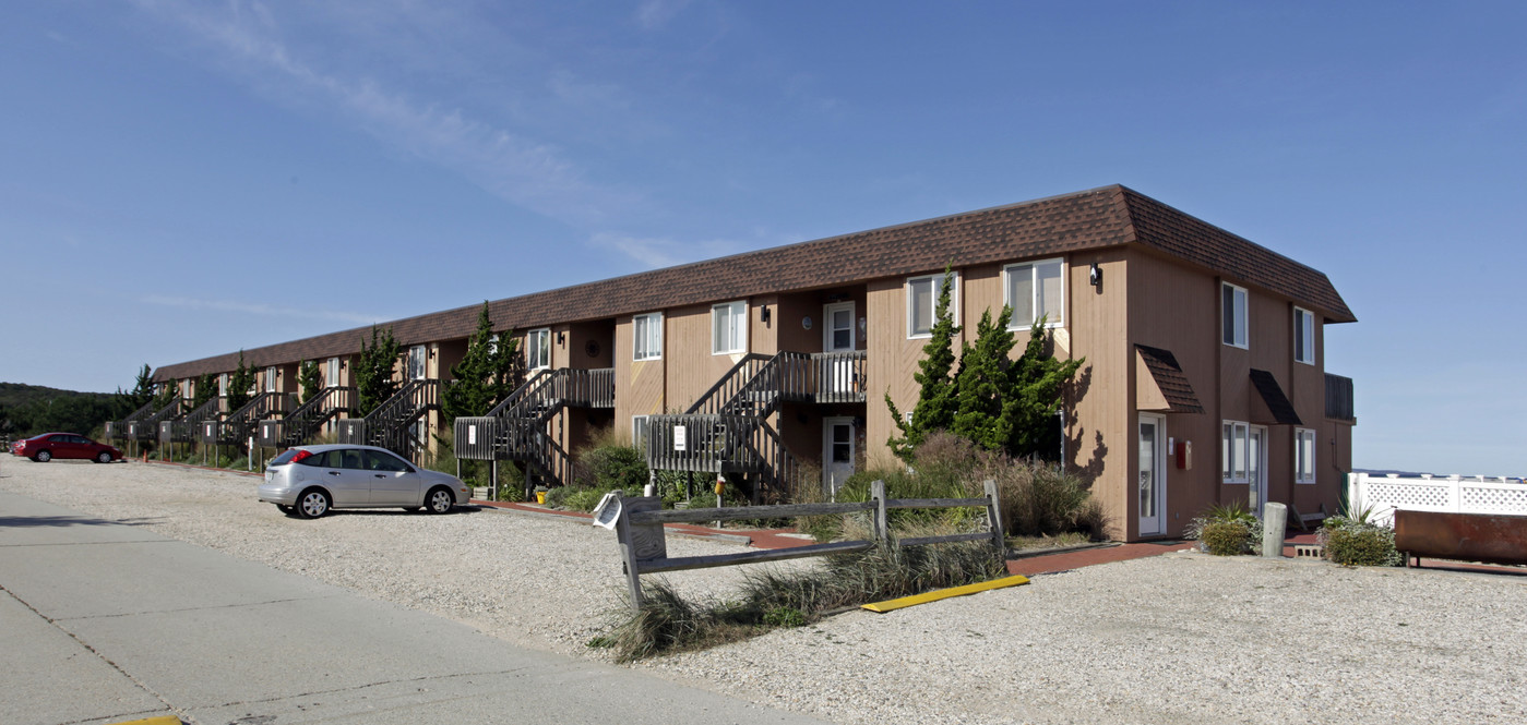 16 Navy Rd in Montauk, NY - Foto de edificio