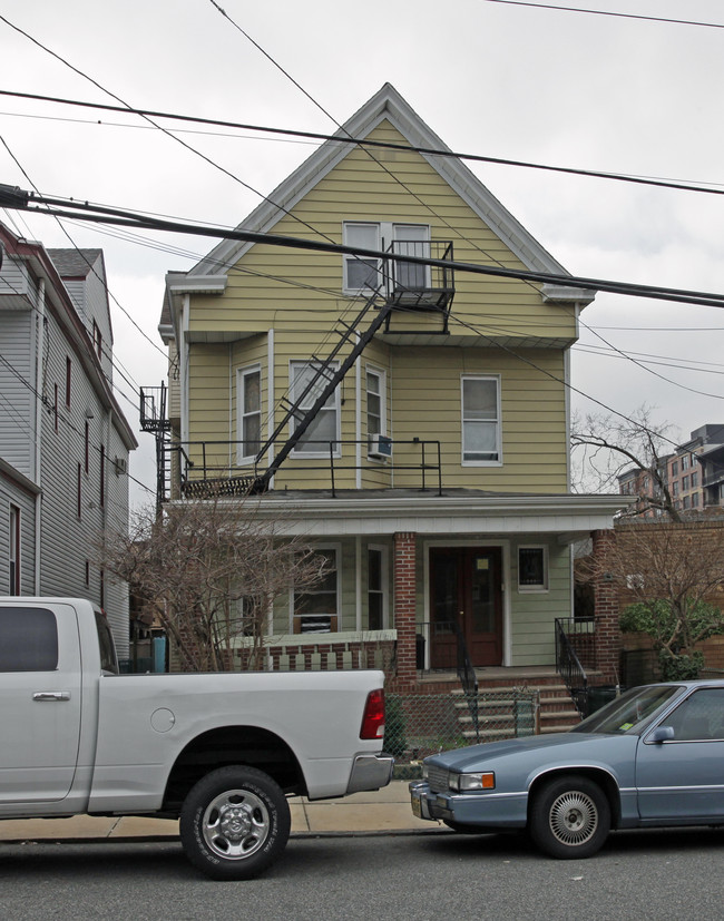 87 Fulton St in Weehawken, NJ - Foto de edificio - Building Photo