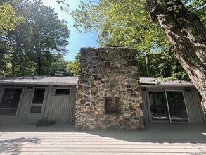272 Drake Rd in Pleasant Valley, NY - Building Photo - Building Photo