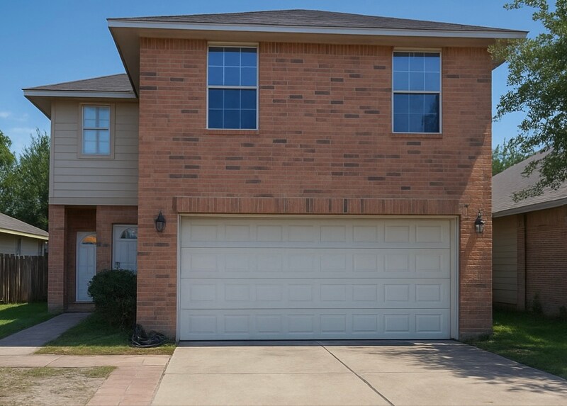 12027 Privada Saratoga Ave in Houston, TX - Building Photo