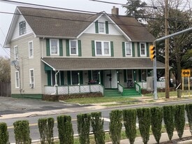 85 Park Ave in Babylon, NY - Building Photo