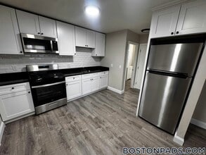 24 Waugh St in Lowell, MA - Foto de edificio - Building Photo