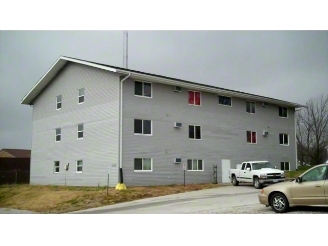 216 West Spring St in Sigourney, IA - Building Photo