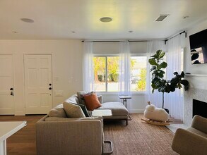 2460 Glenrose Ave in Altadena, CA - Building Photo - Building Photo