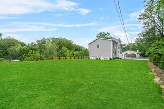 377 Jeffrey Pl in Valley Cottage, NY - Building Photo - Building Photo