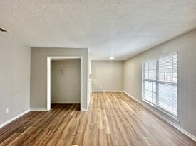 515 S Bois D Arc Ave in Tyler, TX - Building Photo