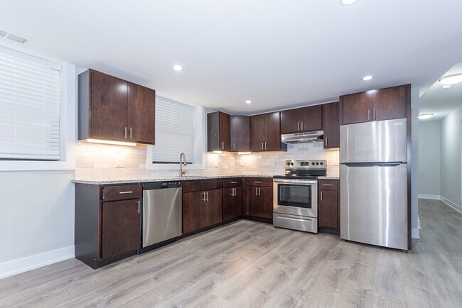 912 Crain St, Unit G in Evanston, IL - Building Photo - Building Photo