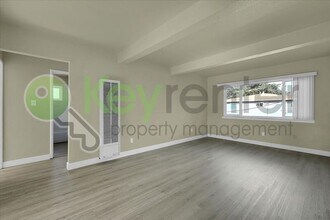 5735 Falconer Way in Sacramento, CA - Building Photo - Building Photo