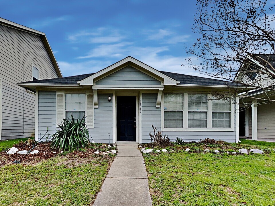 18722 Atasca Oaks Dr in Humble, TX - Building Photo
