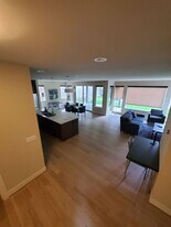 13520 98th Ave NE in Kirkland, WA - Building Photo