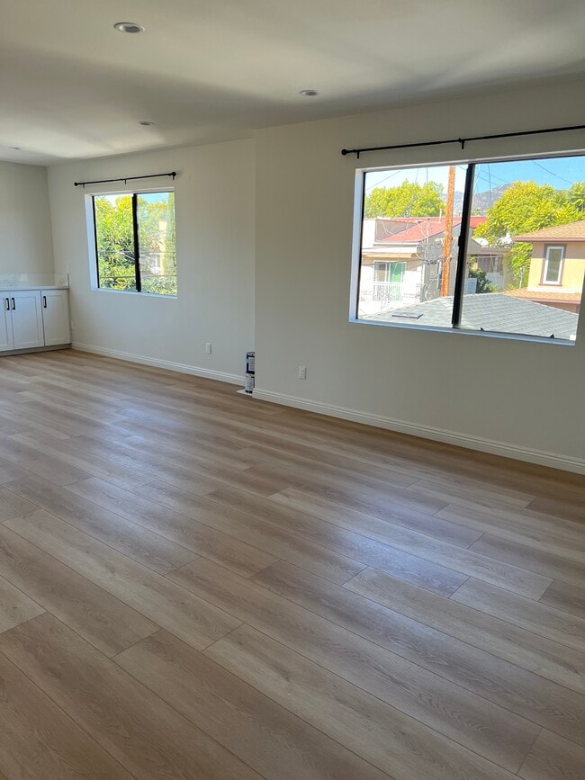 419 S Verdugo Rd, Unit 110 in Glendale, CA - Foto de edificio - Building Photo