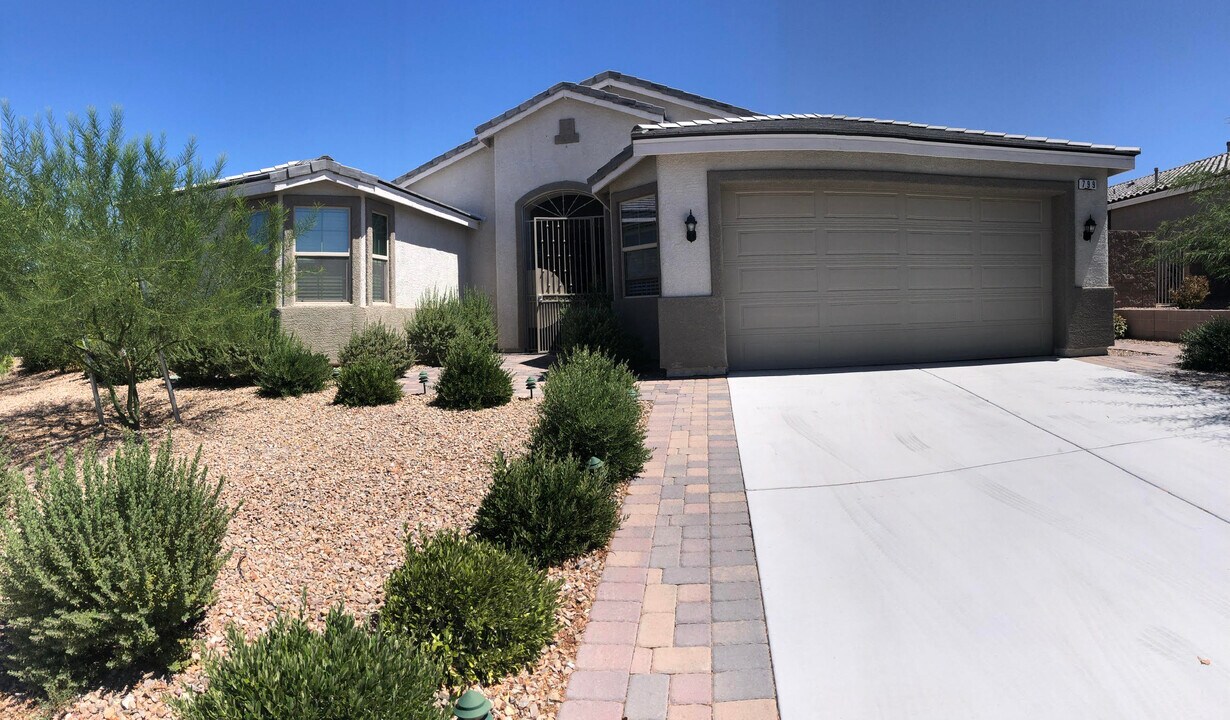 799 Flowing Meadow Dr in Henderson, NV - Building Photo