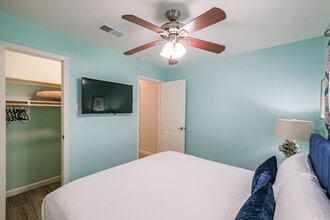 1329 W 21st St in Houston, TX - Foto de edificio - Building Photo