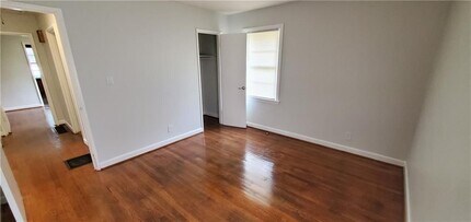 2704 Gresham Rd S E in Atlanta, GA - Foto de edificio - Building Photo