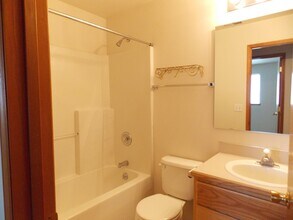 8813 W Bonnie Ave in Kennewick, WA - Building Photo - Building Photo