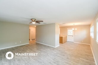 5011 Bedford Forest Dr in Jacksonville, FL - Foto de edificio - Building Photo