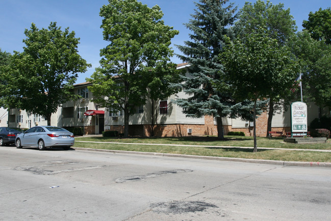 Florist Gardens in Milwaukee, WI - Foto de edificio - Building Photo