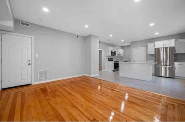 155 Eastern Ave in Worcester, MA - Building Photo - Building Photo