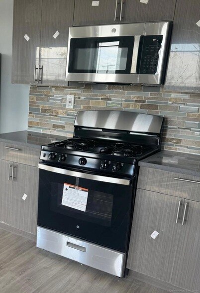 507 E Main St, Unit 3 in Bridgeport, CT - Building Photo