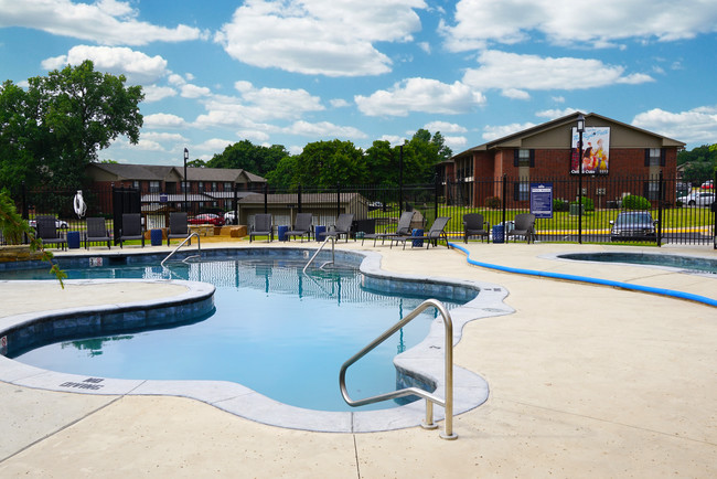 Oxford Oaks Apartments in Edmond, OK - Building Photo - Building Photo