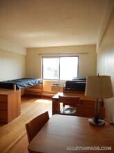 1110 Commonwealth Ave, Unit 611 in Boston, MA - Foto de edificio - Building Photo