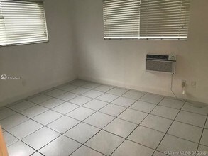 7155 Rue Notre Dame-Unit -5 in Miami Beach, FL - Building Photo - Building Photo