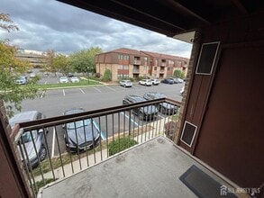 42 Powderhorn Ct in Woodbridge Township, NJ - Building Photo - Building Photo