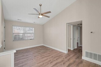 1607 E Swan Cir in Brentwood, MO - Building Photo - Building Photo