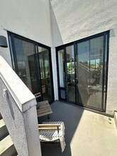 3290 N Canary Way in Los Angeles, CA - Building Photo - Building Photo