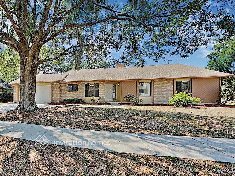 8201 Helena Dr in Orlando, FL - Building Photo