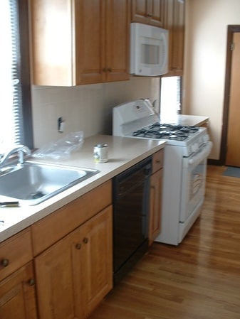 13 Falmouth Rd, Unit 13 in Waltham, MA - Foto de edificio - Building Photo