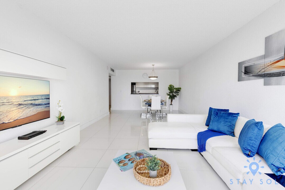 19370 Collins Ave in Sunny Isles Beach, FL - Foto de edificio