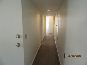 512 E Burlington St, Unit 1 in Iowa City, IA - Building Photo - Building Photo