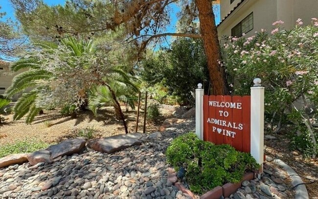 2605 S Durango Dr in Las Vegas, NV - Foto de edificio - Building Photo