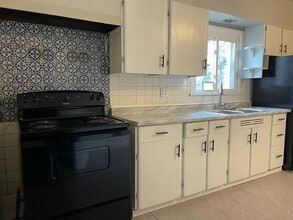 525 Wayne Ave in Ellwood City, PA - Building Photo - Building Photo