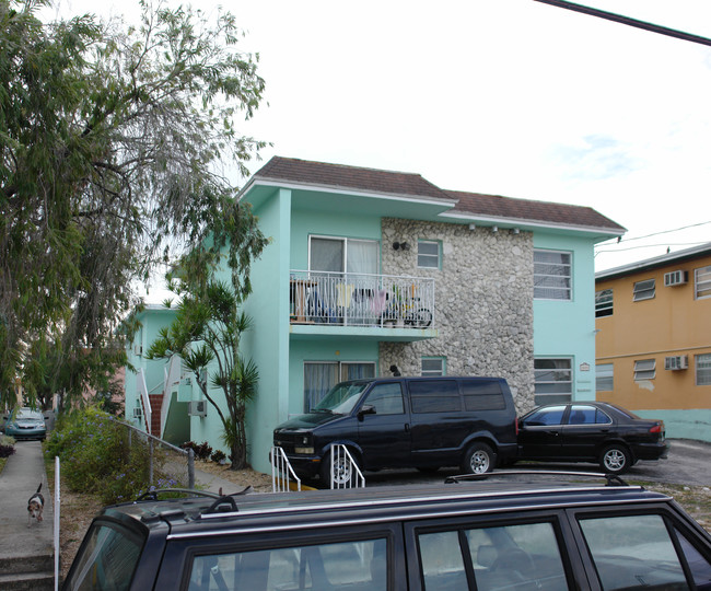 1628 SW 2nd St in Miami, FL - Foto de edificio - Building Photo