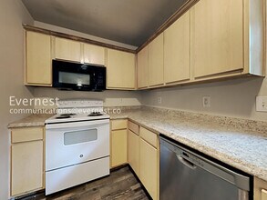 320 Ezekial Ave in Dallas, TX - Foto de edificio - Building Photo