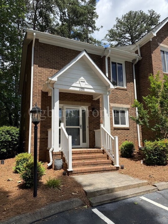 2000 Ridge Brook Ct in Winston-Salem, NC - Building Photo