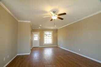 4103 Whispering Creek Dr in College Station, TX - Foto de edificio - Building Photo