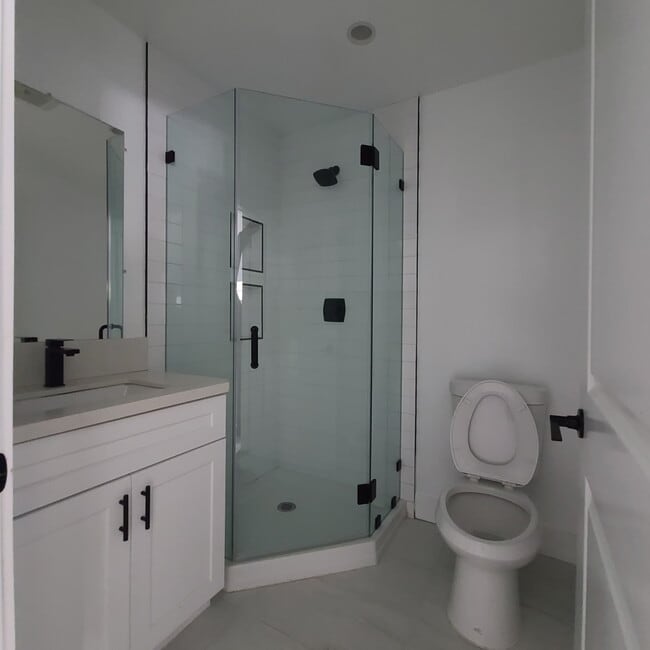 8151 Hazeltine Ave in Panorama City, CA - Building Photo - Building Photo