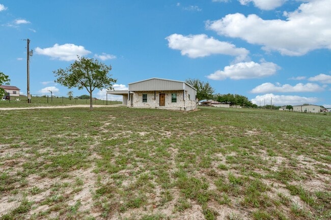 429 Quail Hollow Dr in Adkins, TX - Building Photo - Building Photo