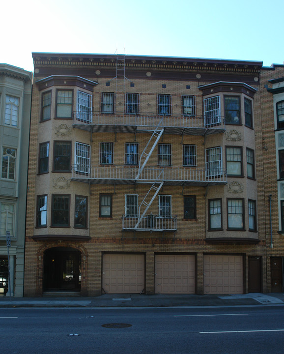 1555 Oak St in San Francisco, CA - Building Photo