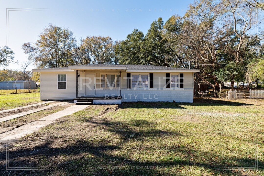 29 Melinda Dr in Saraland, AL - Building Photo