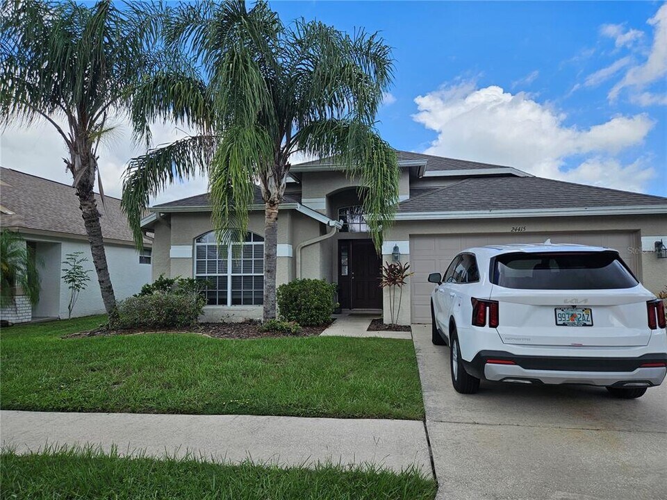 24415 Summer Wind Ct in Lutz, FL - Building Photo