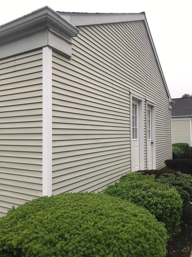 1910 Wexford Rd in Palmyra, PA - Foto de edificio - Building Photo