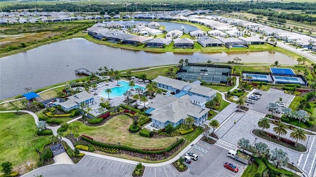 8218 Nevis Run in Lakewood Ranch, FL - Building Photo - Building Photo